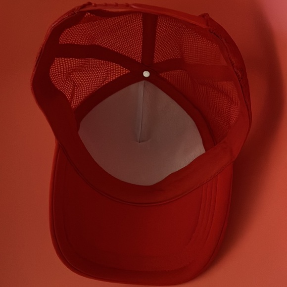 The Hong Kong Cable Car Red Hat - Picture 3 of 4